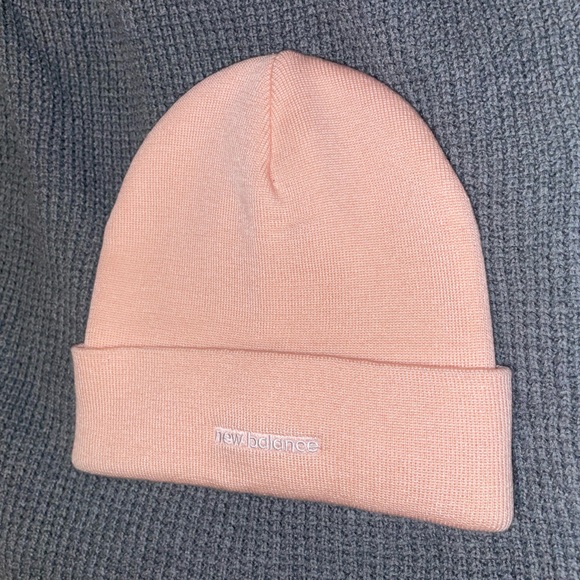NWT New Balance Linear Logo Cuffed Beanie One Size Light Pink - Picture 3 of 16